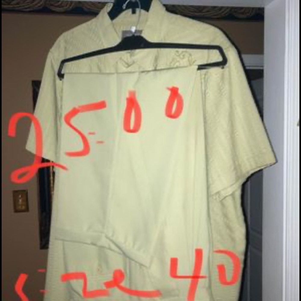 Suits - Picture 2 of 5
